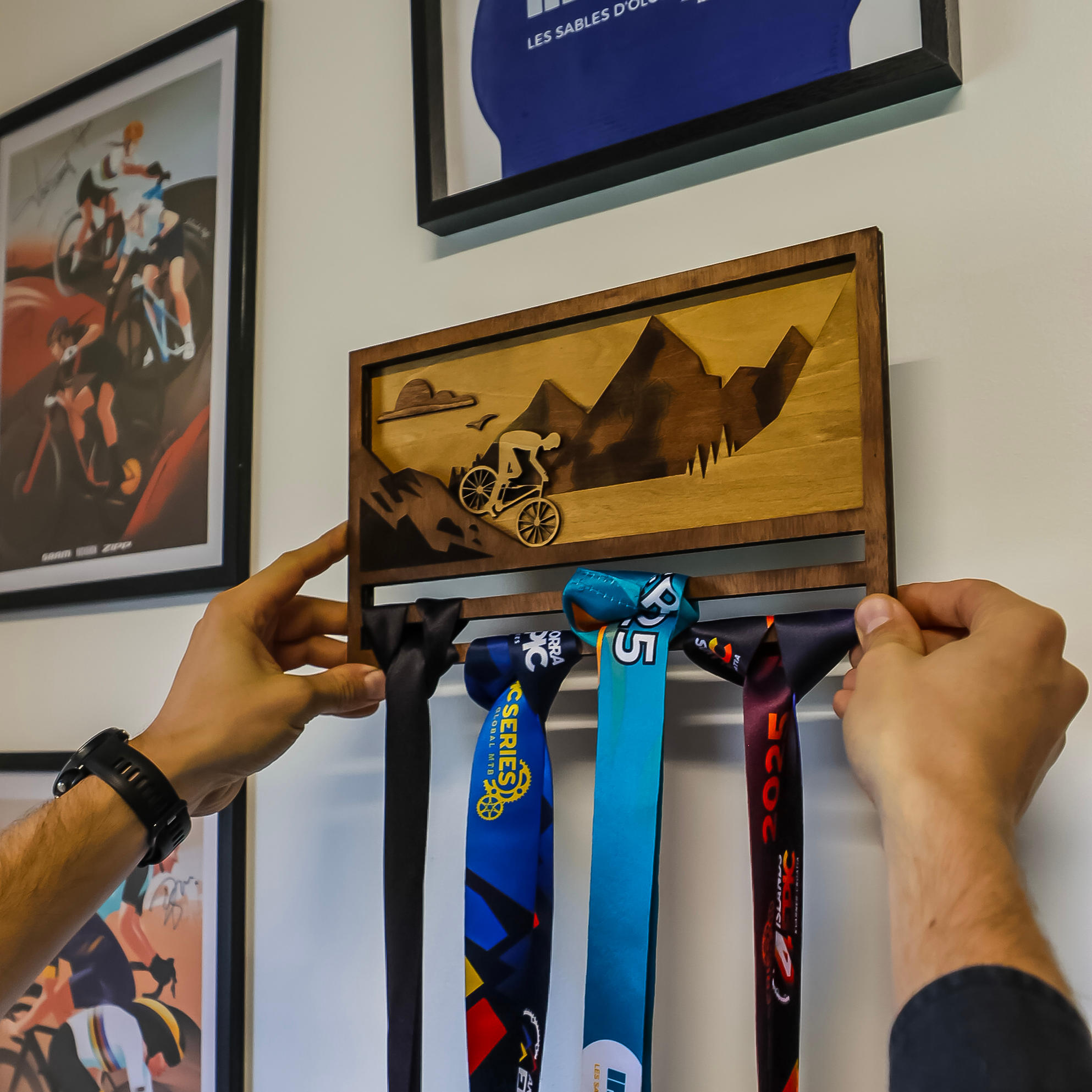 Porte-médailles en bois - VTT